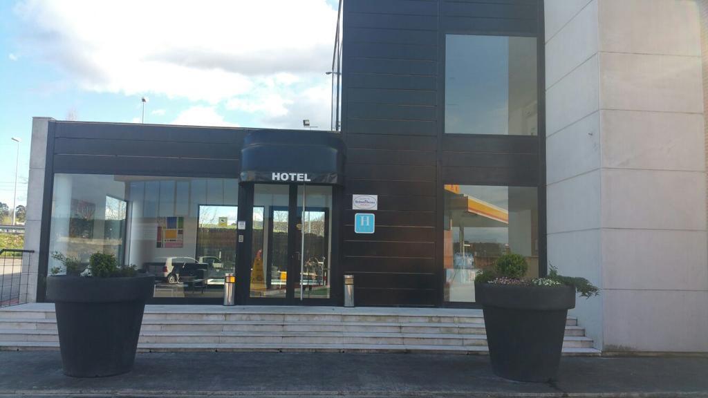 桑蒂拉纳酒店 Reocín 外观 照片